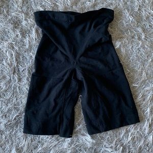 On Core Mid Thigh Spanx Short